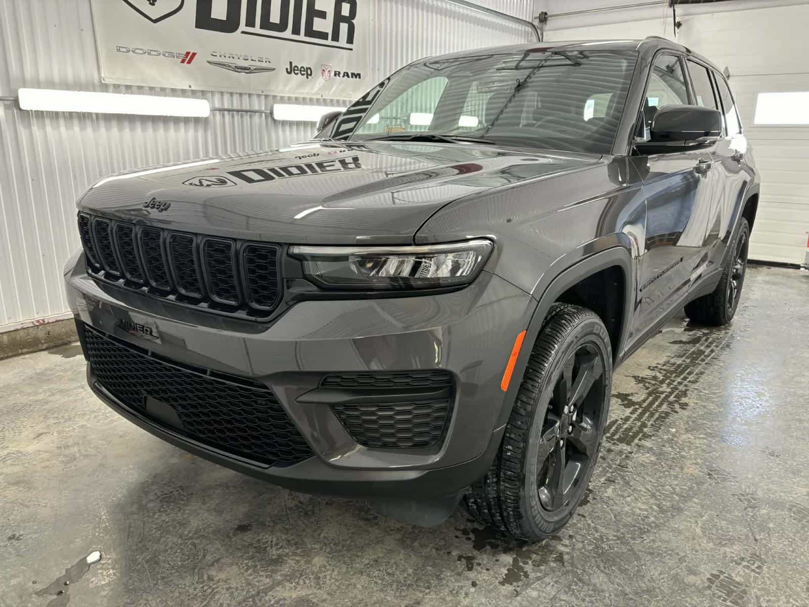 2025 Jeep Grand Cherokee Altitude - Image 1