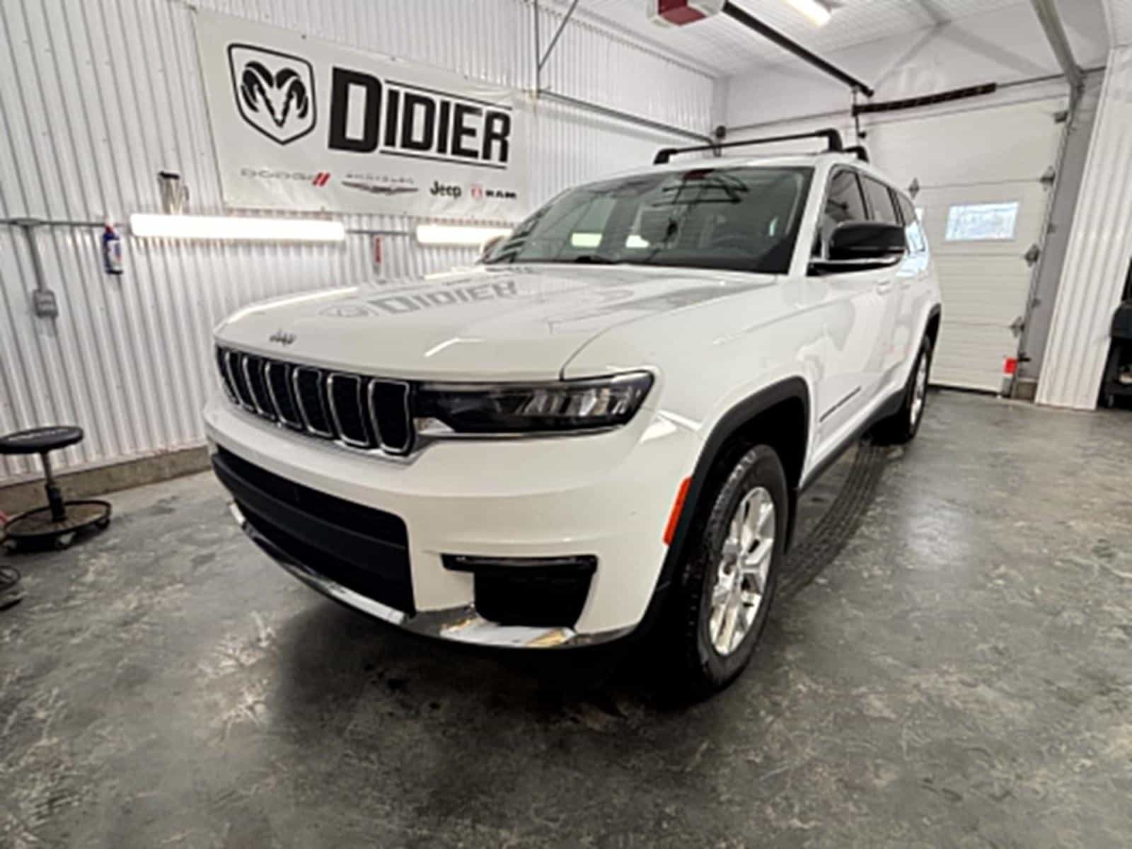 2024 Jeep Gr Cheroke Limited - Image 1