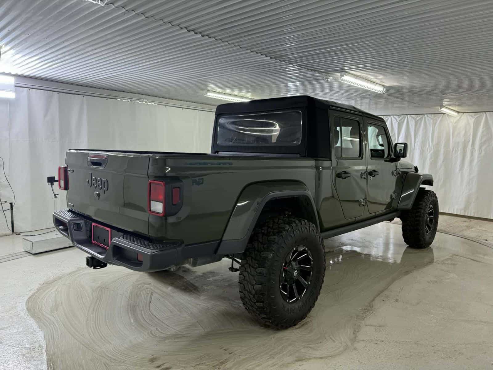 2022 Jeep Gladiator Sport Willy's - Image 5