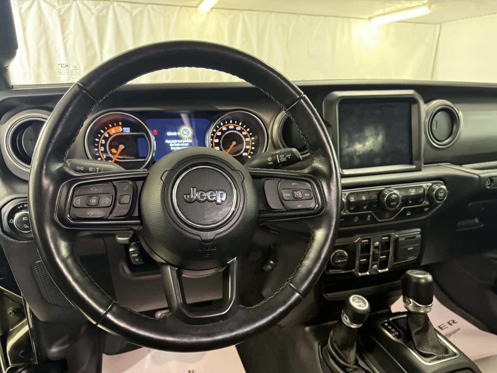 2022 Jeep Gladiator Sport Willy's - Image 10