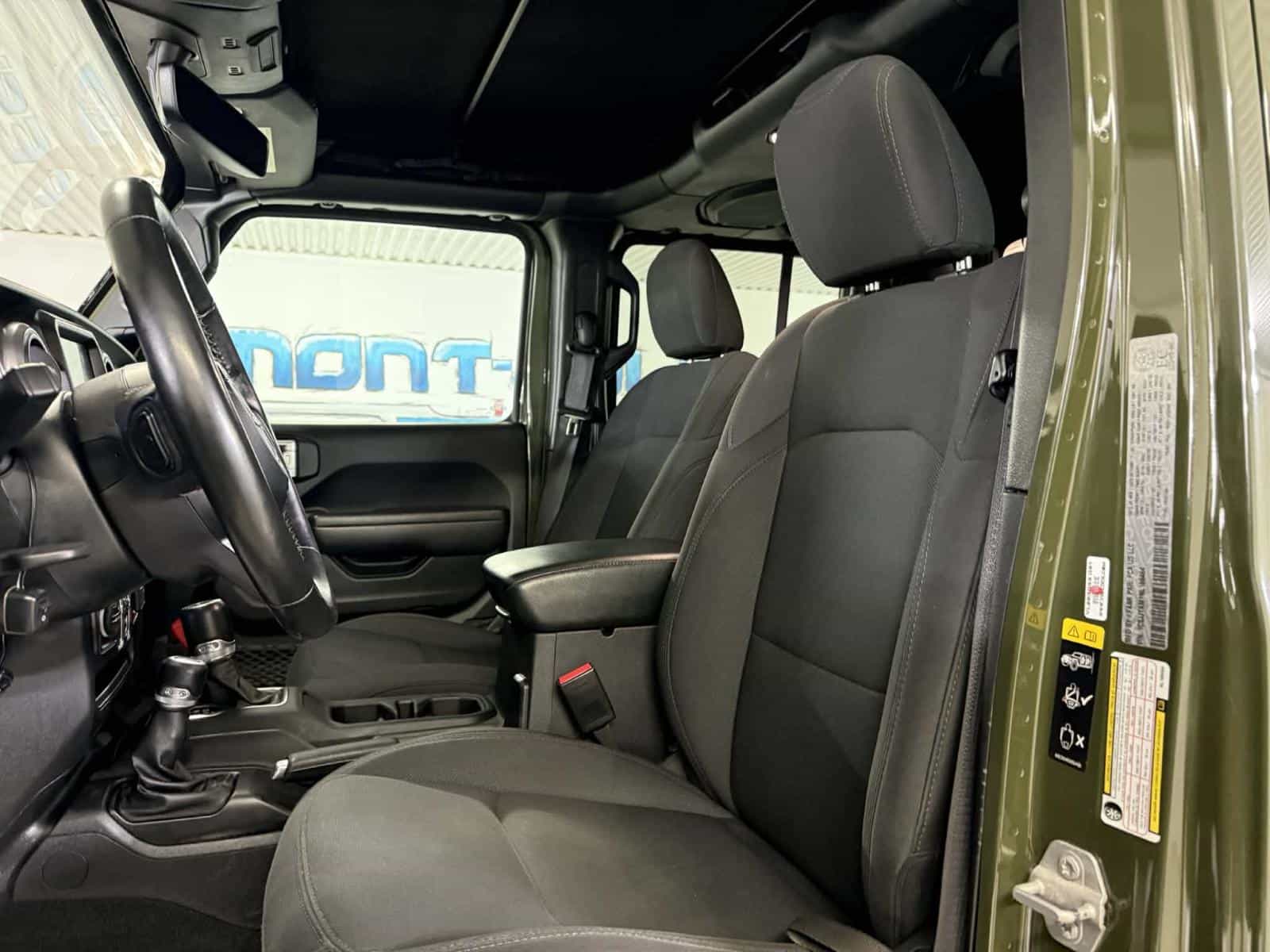 2022 Jeep Gladiator Sport Willy's - Image 13