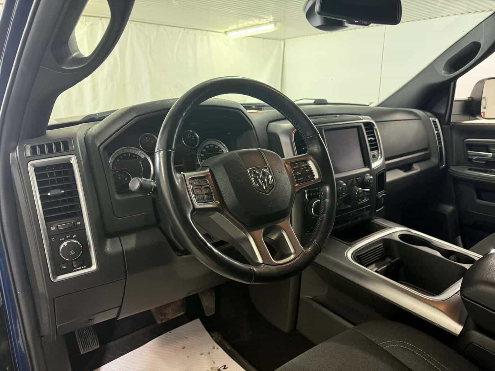 2021 RAM 1500 CLASSIC SLT Warlock - Image 11