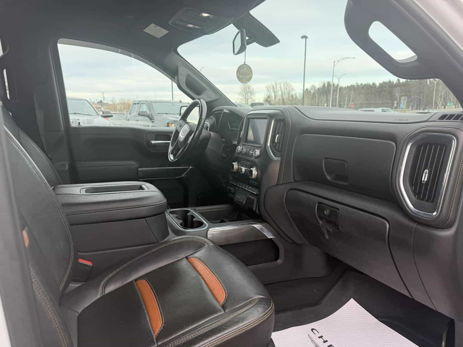 2022 GMC Sierra AT4 - Image 11