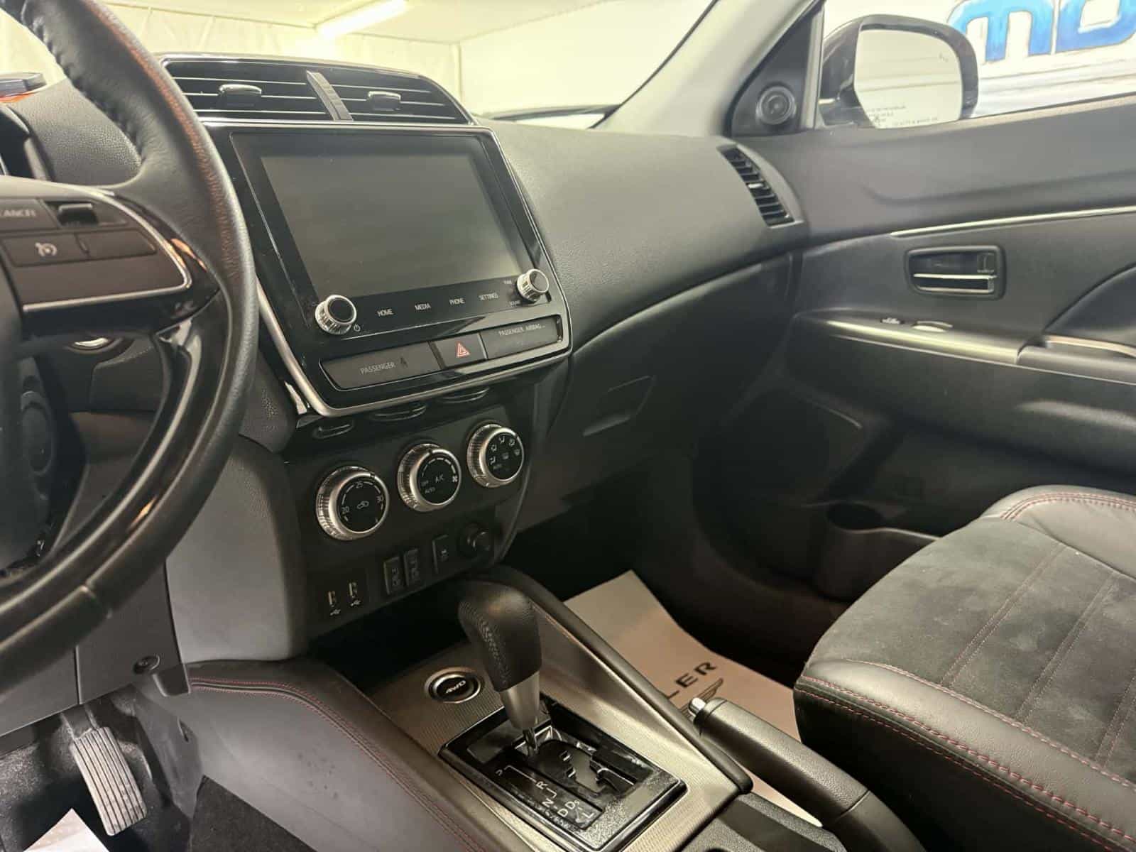 2022 Mitsubishi RVR SEL - Image 14