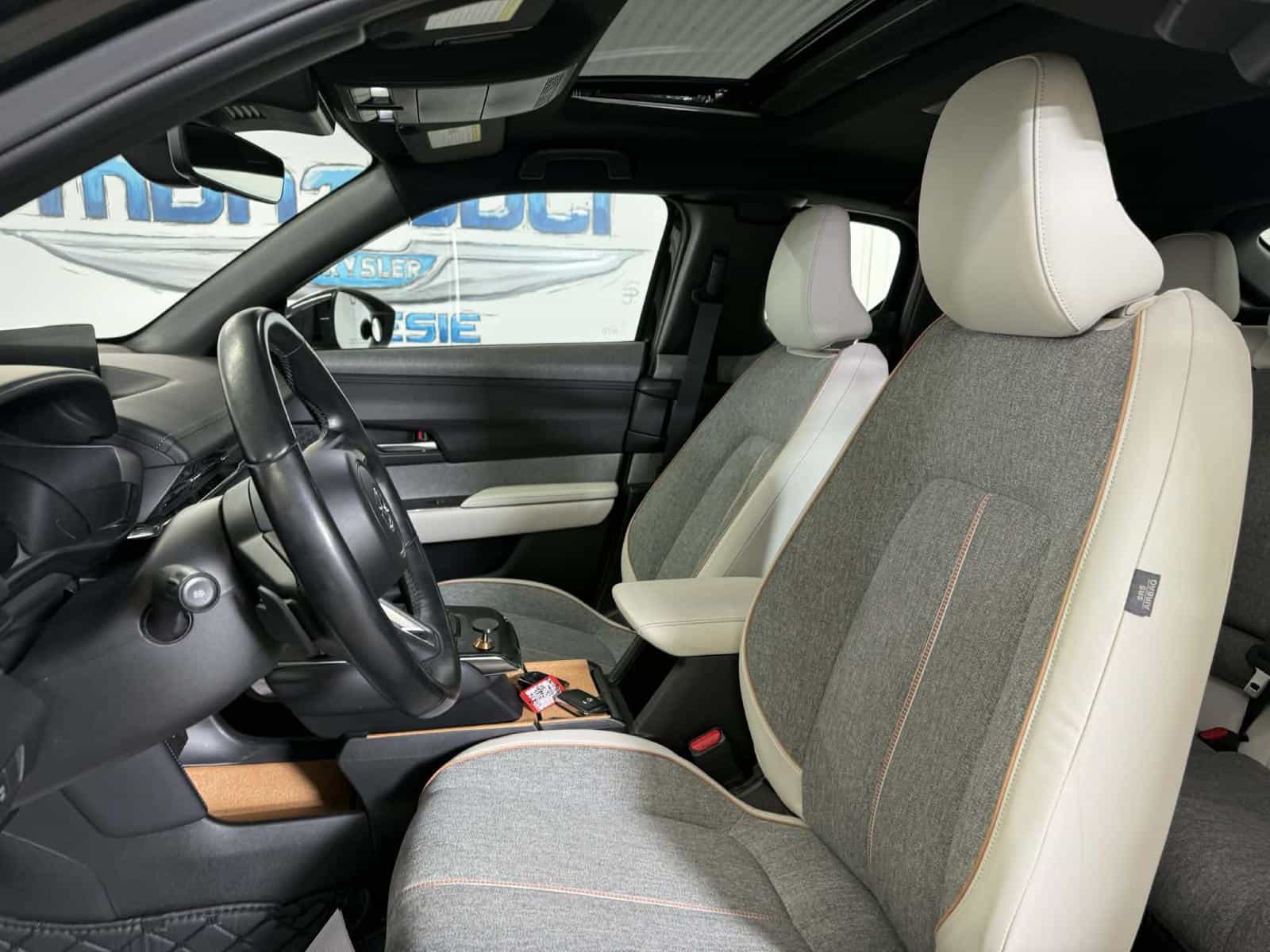 2022 Mazda MX-30 GT - Image 13