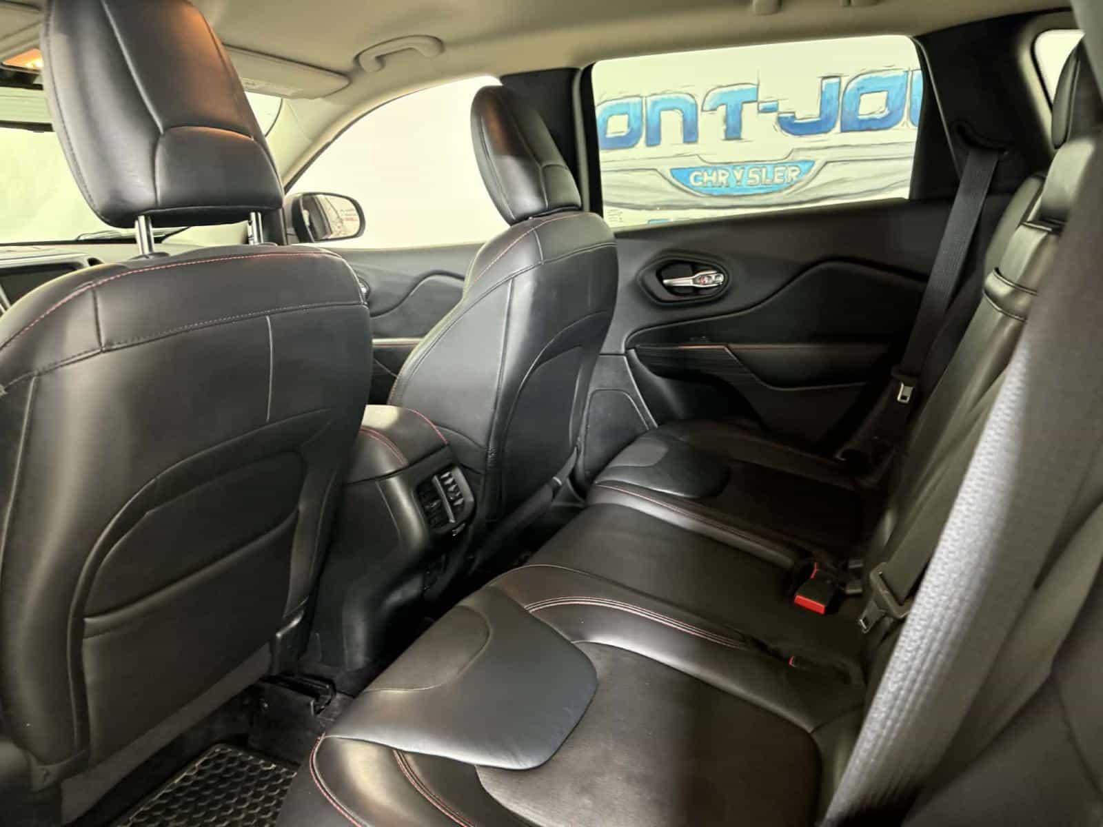 2016 Jeep Cherokee Trailhawk - Image 9