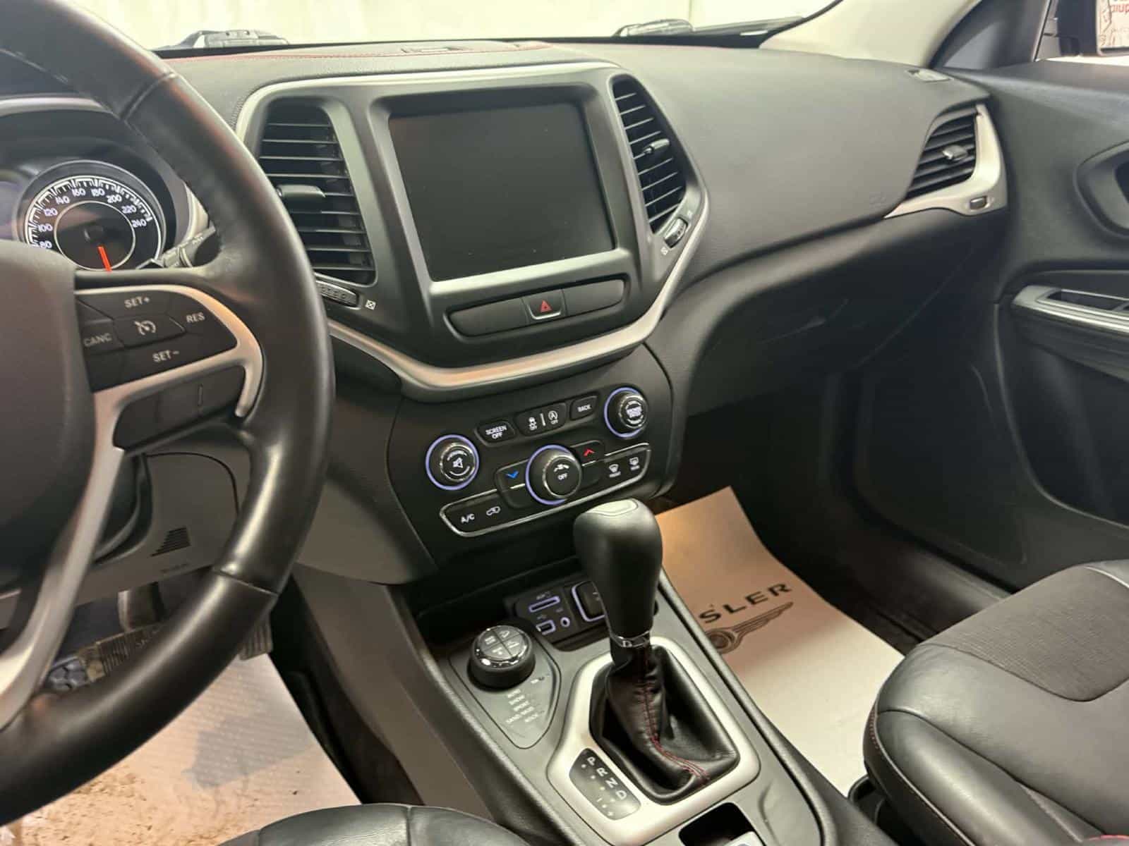 2016 Jeep Cherokee Trailhawk - Image 11