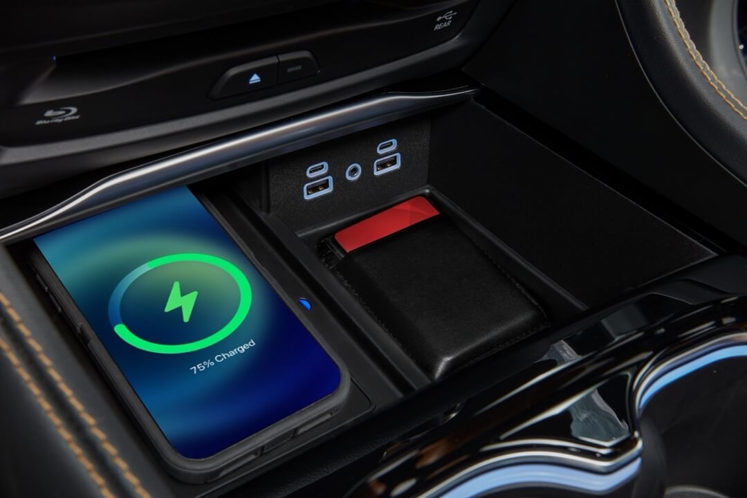La recharge sans fil pour téléphone à bord de la Chrysler Pacifica 2024.